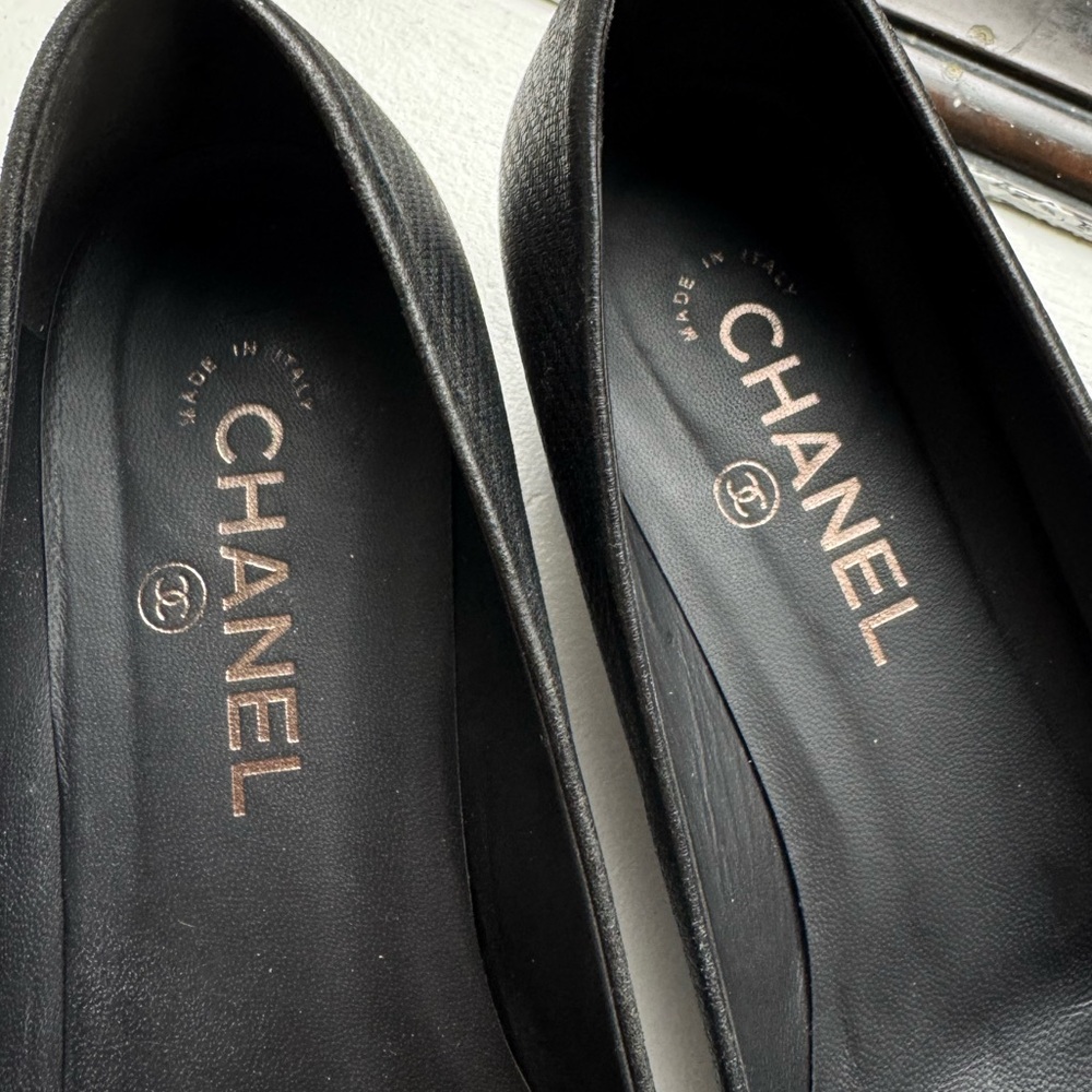 CHANEL cap toe black pumps - Picture 6 of 16